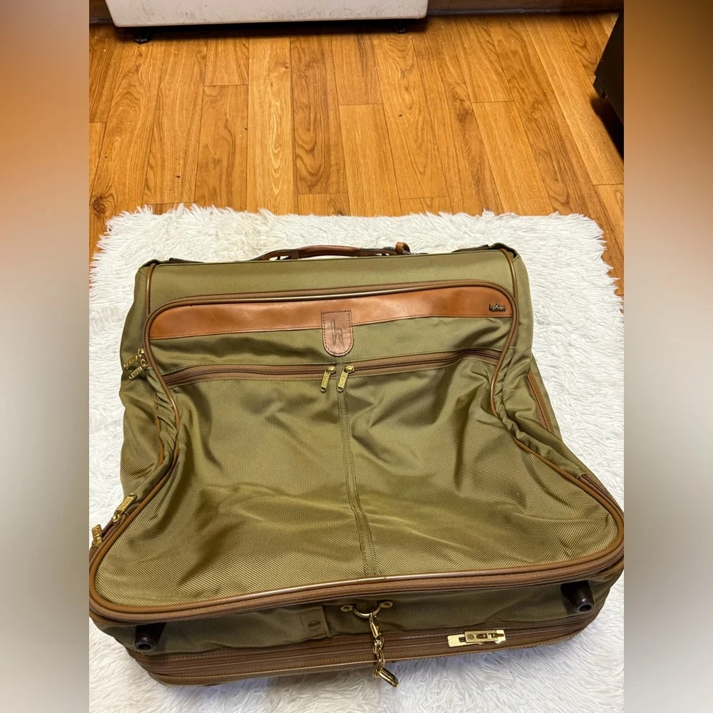 Hartmann Intensity Collection Medium Mobile Traveler Garment Bag Leather trim
